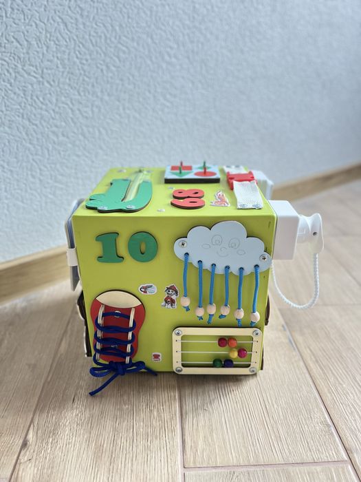 Бізікуб  Бізіборд дитяча іграшка розвиваюча грашка для дітей