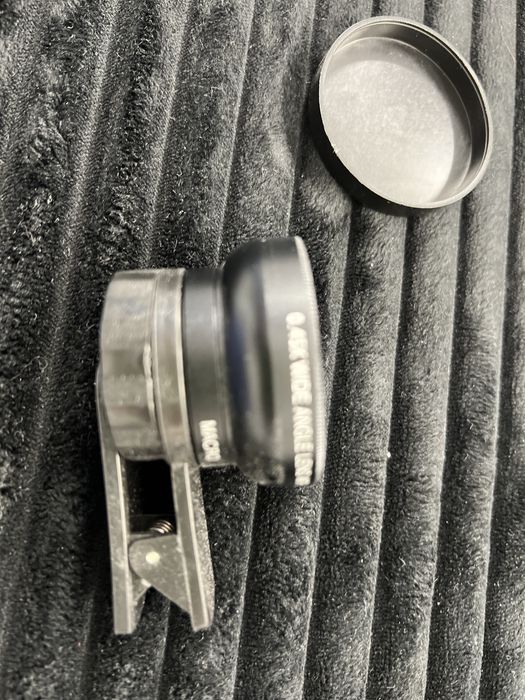 Увеличительное стекло на телефон.