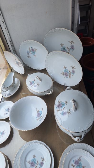 Serviço Jantar de 70 peças em Porcelana