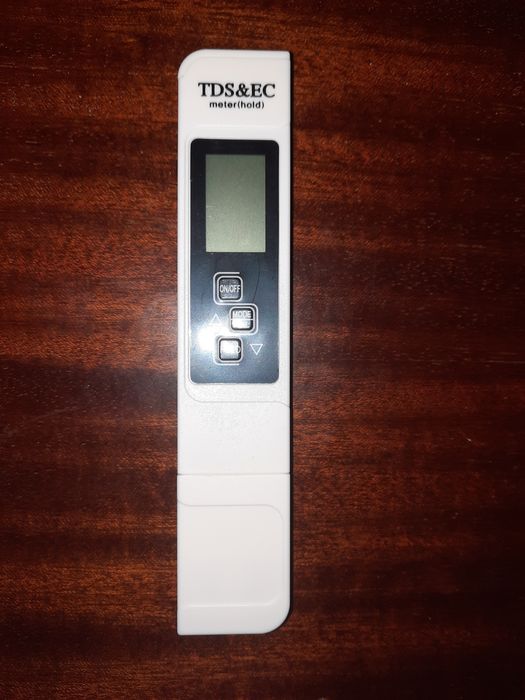 Новий тестер для перевірки води з батарейкою .