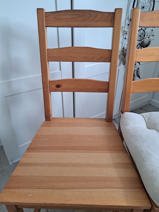 Drewniane krzesła Ikea