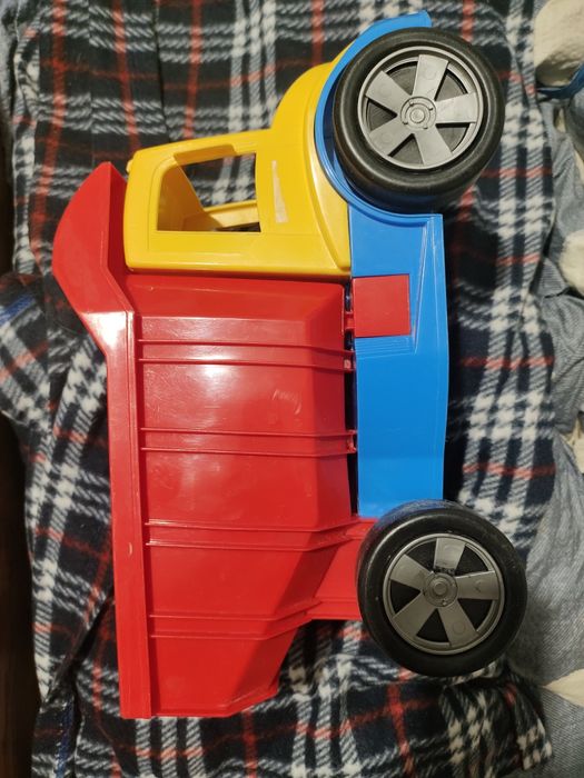 Самосвал  вантажівка велика машина  з откидним кузовом