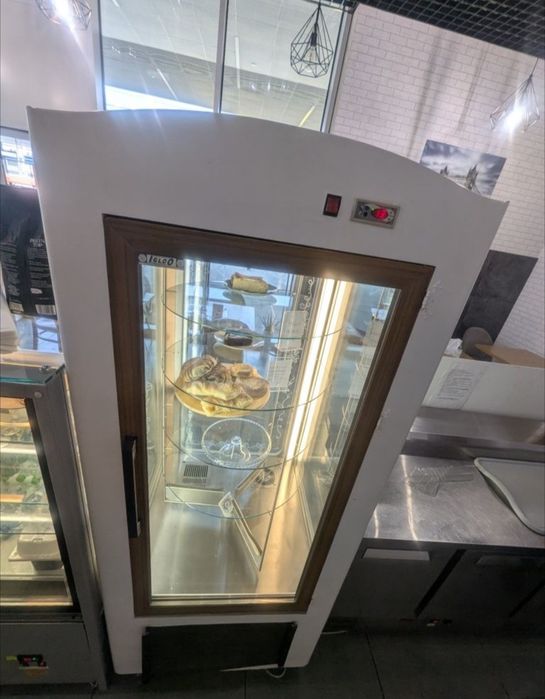 Piękna retro witryna cukiernicza JOLA