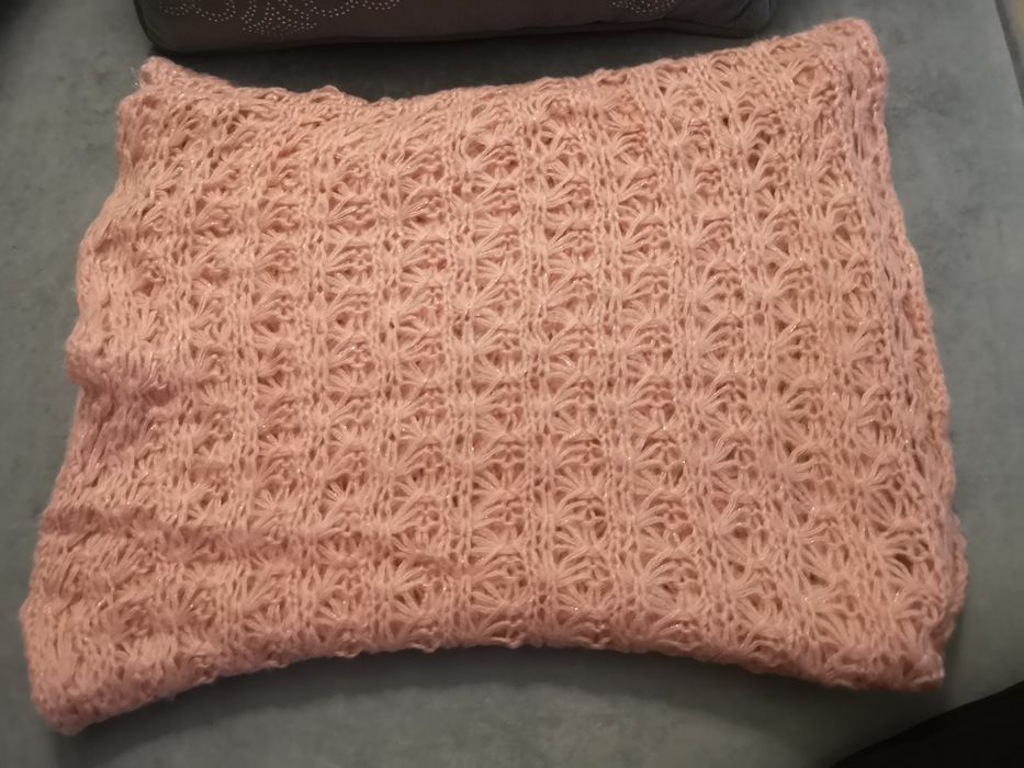 Ciepły różowy szalik