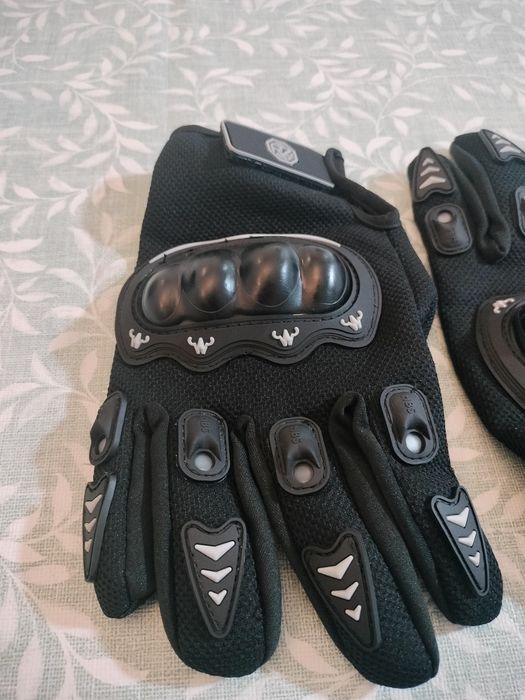 Luvas com proteção (Novas com oferta)