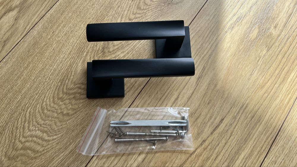 Klamka Euforia 2x z kwadratowym szyldem, czarny mat NOWE