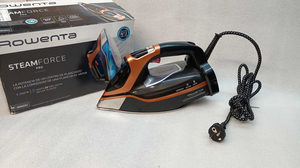 Żelazko parowe Rowenta Steamforce DW9510 , czarny/miedziany