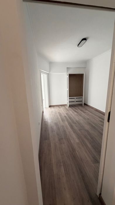 Arrenda-se apartamento totalmente remodelado – Vista Mar | Terraço Privado