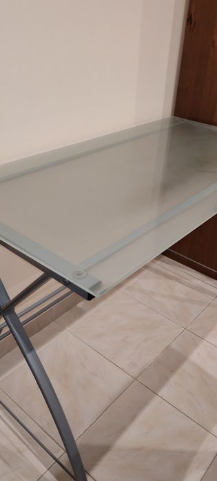 SECRETÁRIA/ mesa escritório, cinzenta com tampo de vidro temperado,  usada