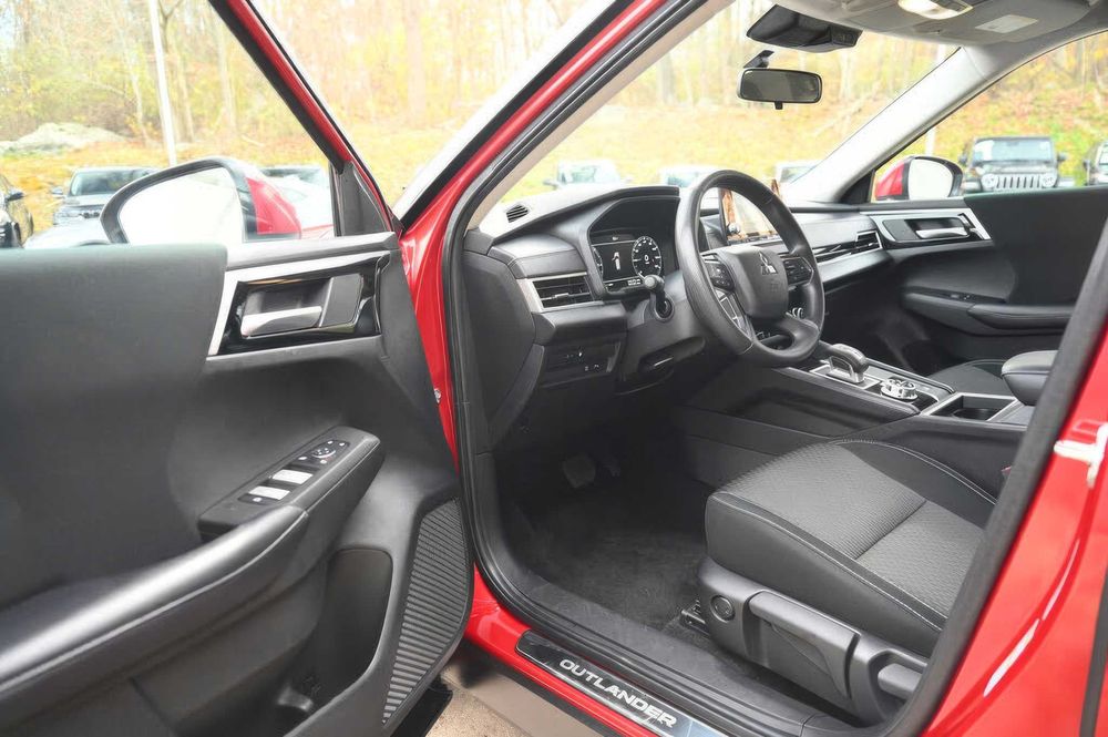 Mitsubishi Outlander PHEV SEL      2023