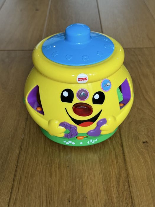 Zestaw zabawek grających w bardzo dobrym stanie.