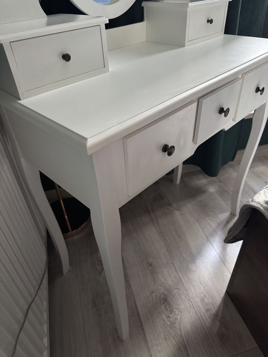 Toaletka biała z lustrem