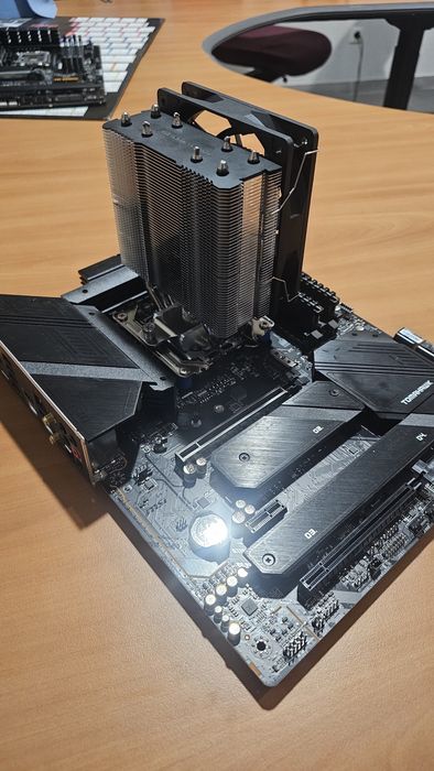 Kit Upgrade / Placa-Mãe MSI MAG Z790 Tomahawk WiFi DDR4 + Cooler + i5 13600KF ou i5 14600KF