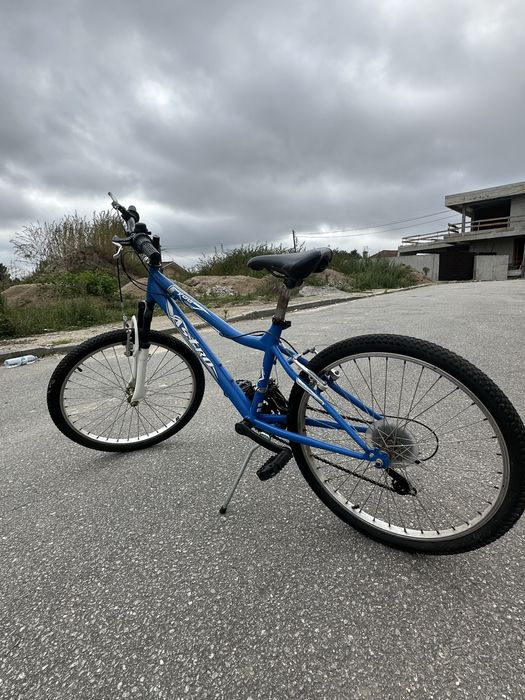 Bicicleta Astro usada, em bom estado