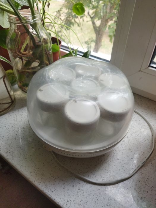 Йогуртниця 400 грн