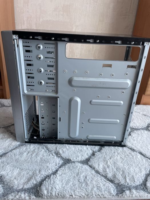 Комп’ютерний корпус ATX (Mid Tower) – класичний, робочий