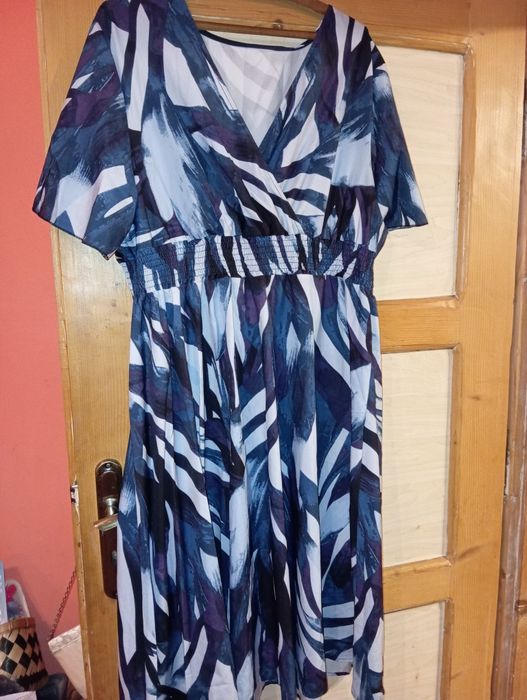 Przepiękna sukienka 130 biust