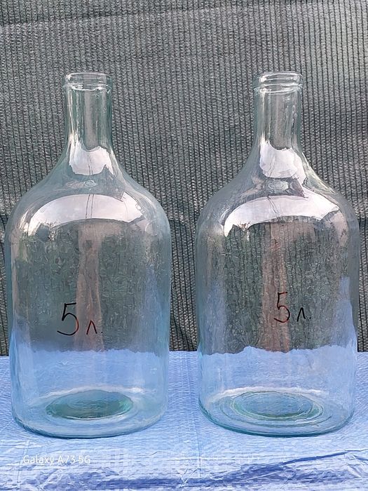 Продам бутыли 5 литров 2шт.