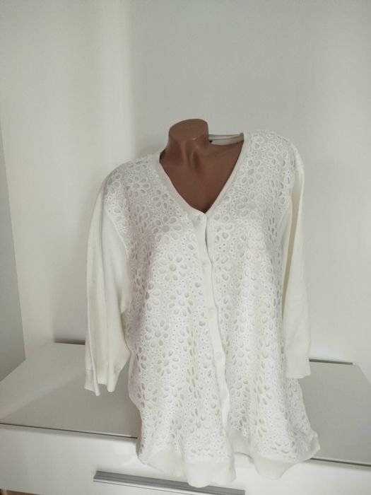 кофта з мереживом 58-60 розмір нарядна  на ґудзиках молочного кольору