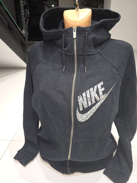Czarna bluza na zamek z kapturem na zamek Nike
