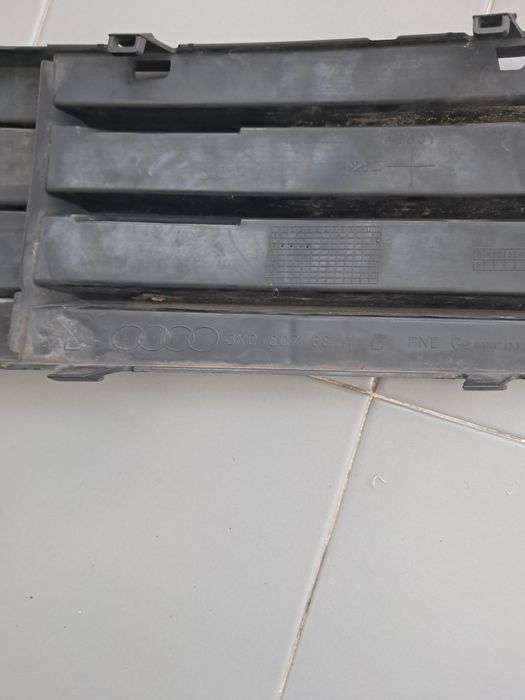 Grelha farol nevoeiro Audi A4 b8