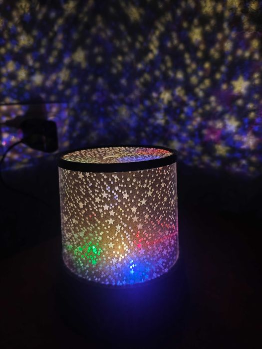 Нічник-проектор зоряного неба