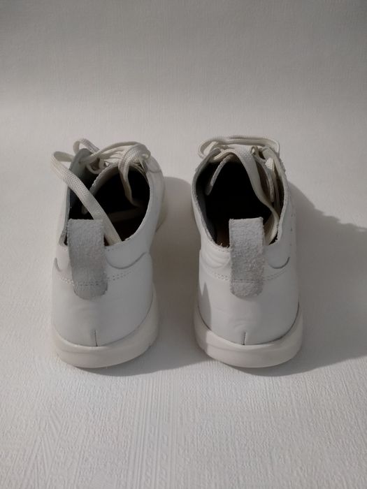 Жіночі кросівки від бренду Clarks