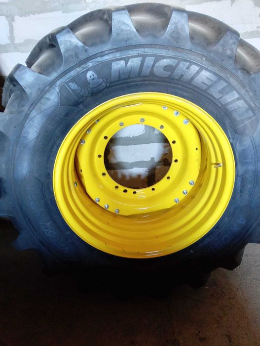 Opony 710/75/42 i 650/60/34 michelin