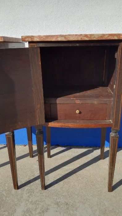 Par de Mesinhas de Cabeceira Antigas