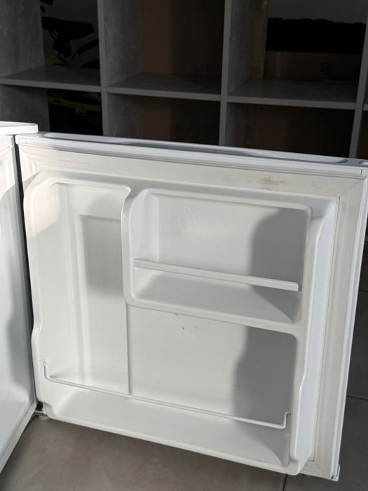 Продам однокамерний маленький холодильник Ardesto DFM-50W