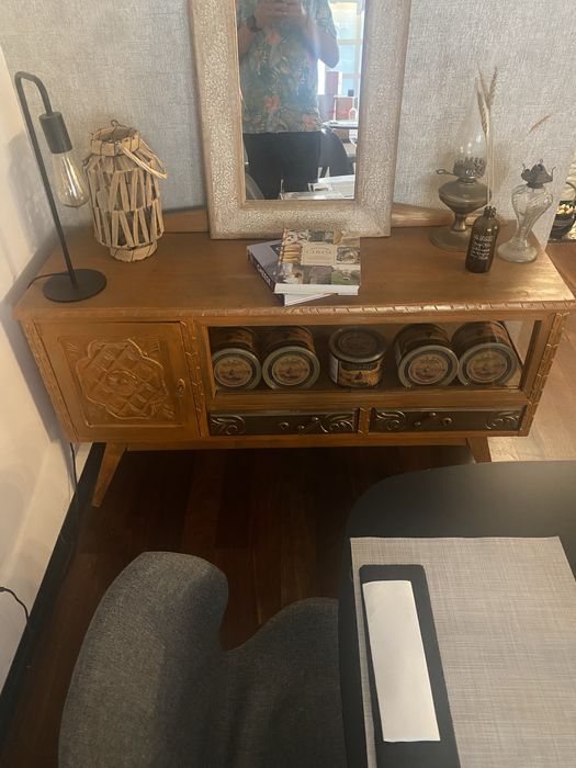 Diversos moveis restaurados, aparadores mercearia louceiro