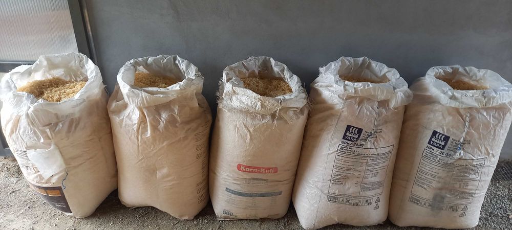 trociny wióry ściółka  suche dodatek do biomasy dla koni  na pellet