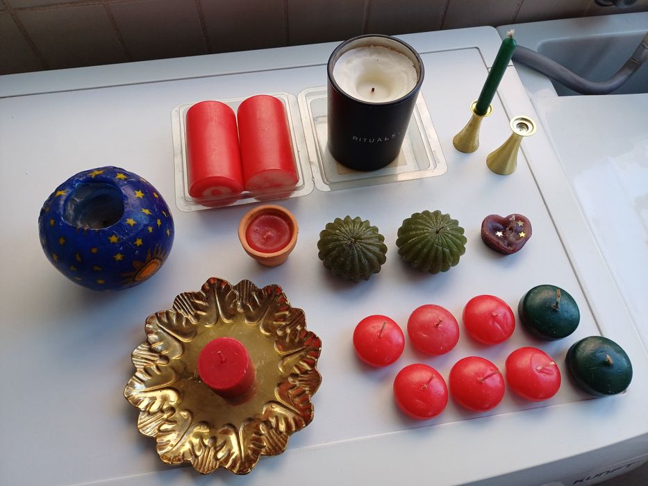 Velas várias, algumas novas, outras usadas