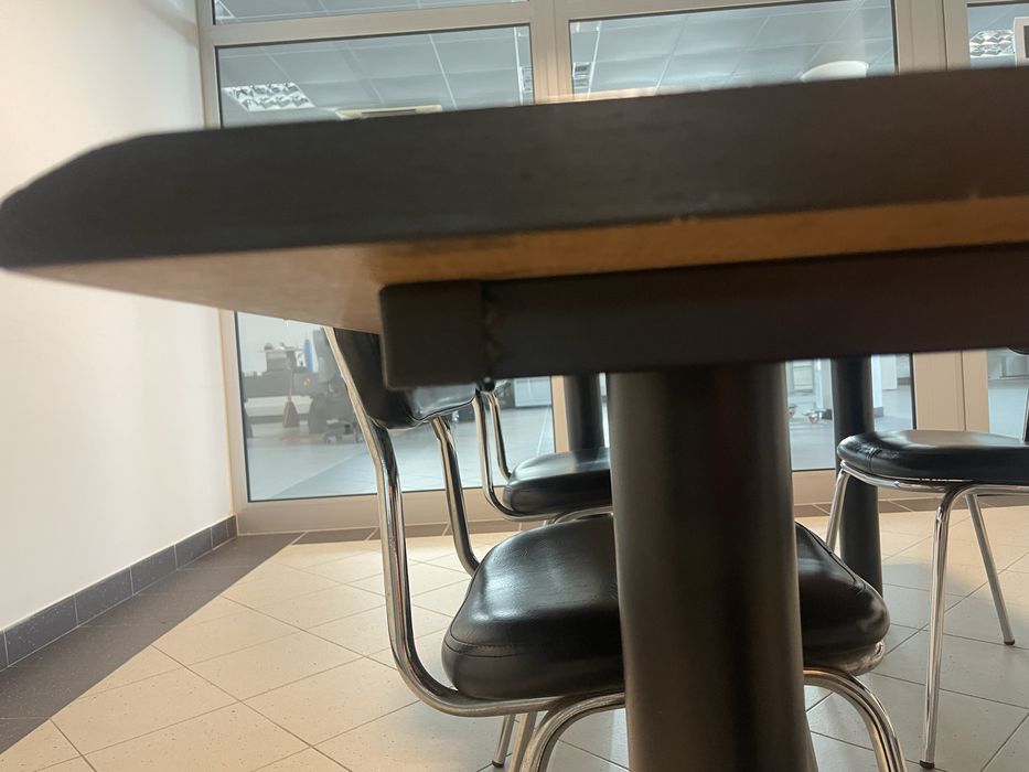 Mesa de reuniões Levira