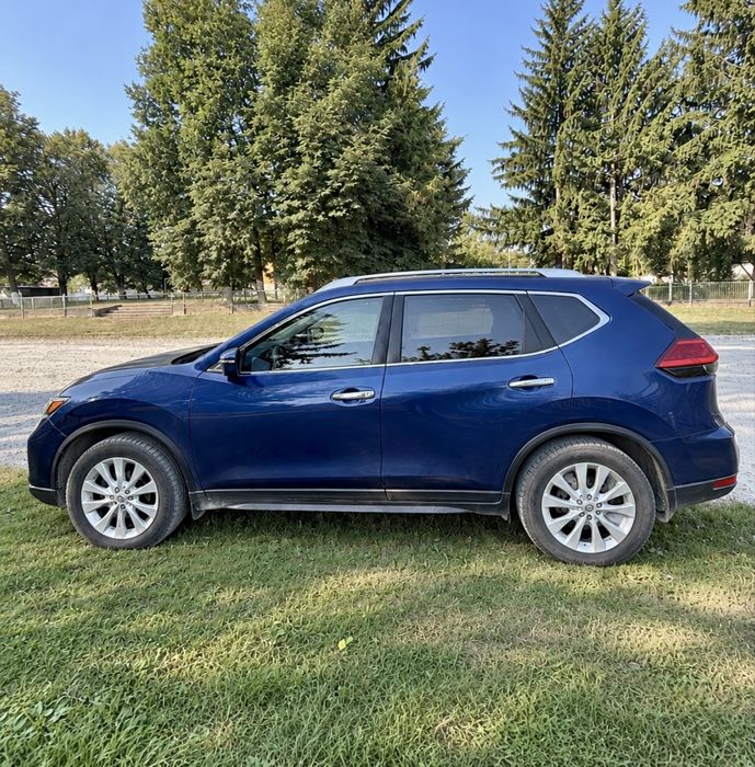 Nissan Rogue SV 2016 2.5 бензин автомат