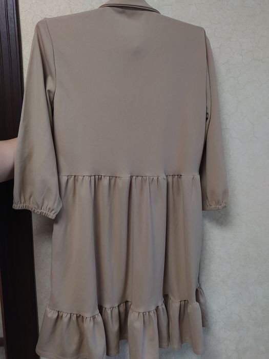 Платье бежевое Colin's