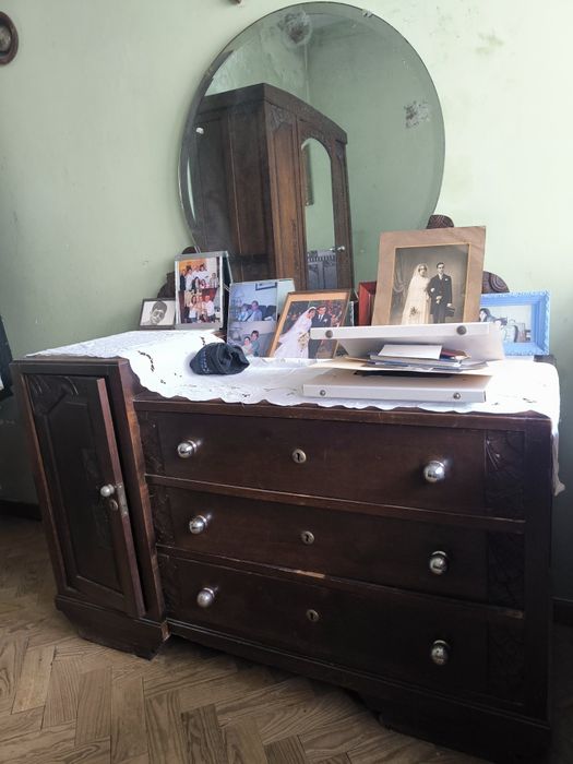 Móvel com espelho antigo - vintage