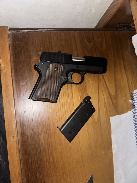 Vendo airsoft pouco usada