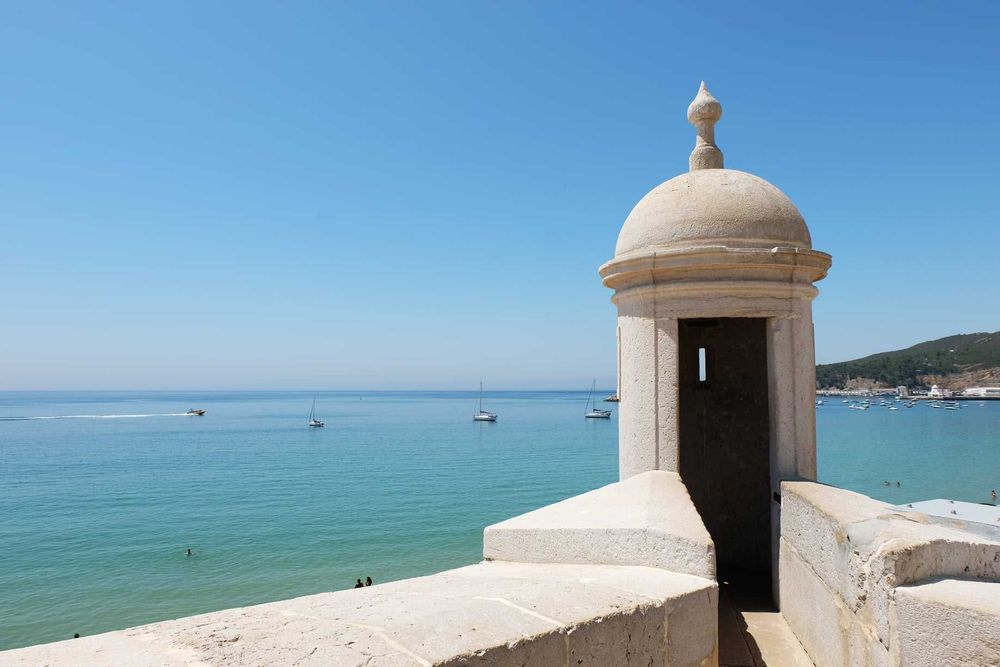 AP Isamar-T1, Centro a 50 metros da Praia Ouro, Sesimbra - Garagem Disponível, Maio, Junho e Setembro