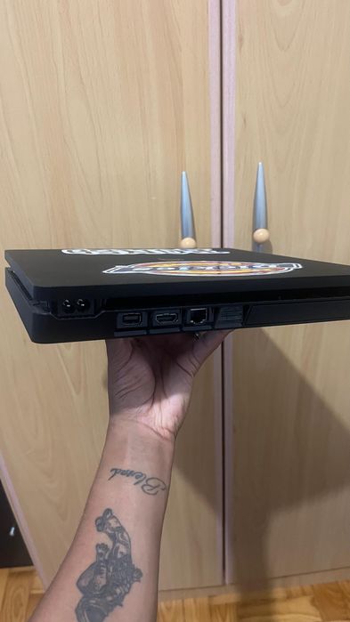 PS4, 2 comandos, 4 jogos, live gaming cam