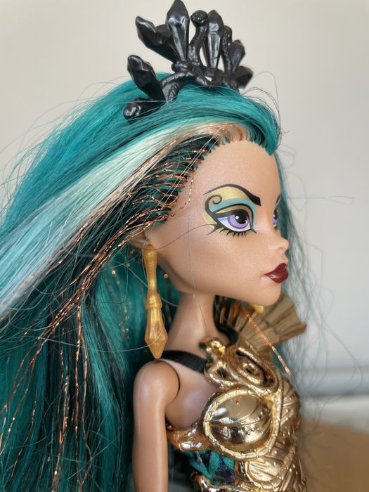 с подставкой Нефера Boo York Nefera de Nile Monster High