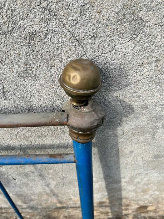 Cama antiga em ferro