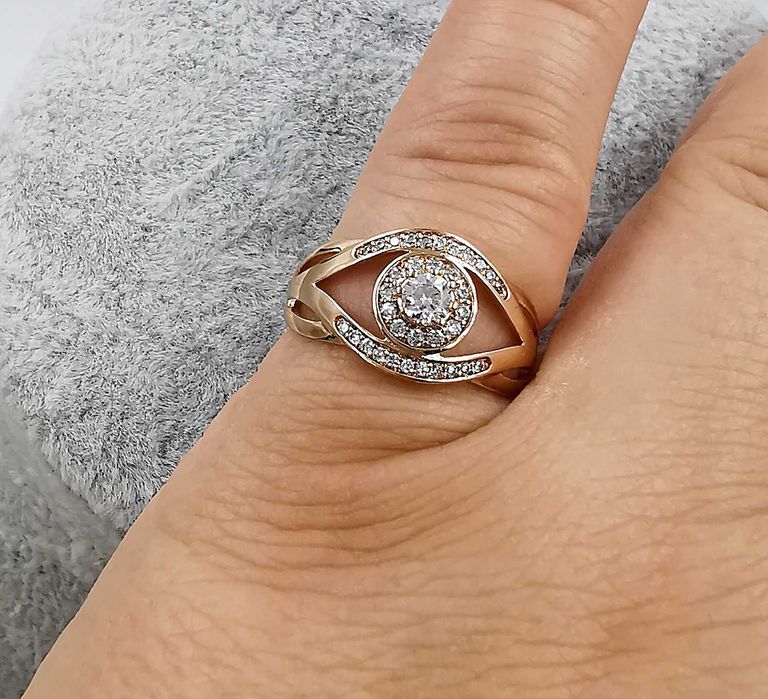 Pierścionek pozłacany średnica 17 mm elegancki z cyrkoniami