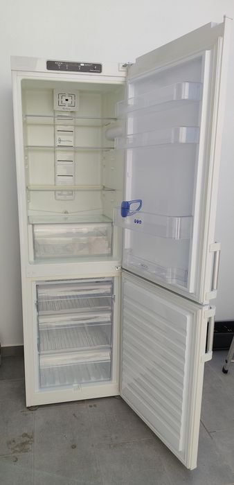 Frigorífico NO FROST de livre instalação branco.