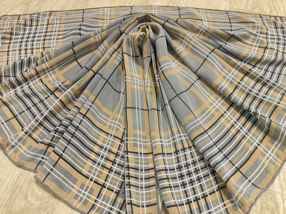 Шёлковый платок 76 на 78 см шёлк Fisba Stoffels