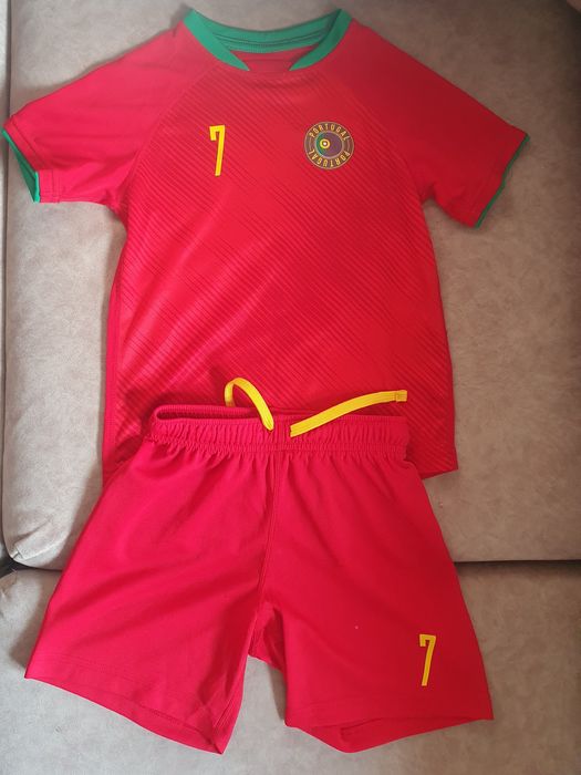 Дитяча футбольна форма.