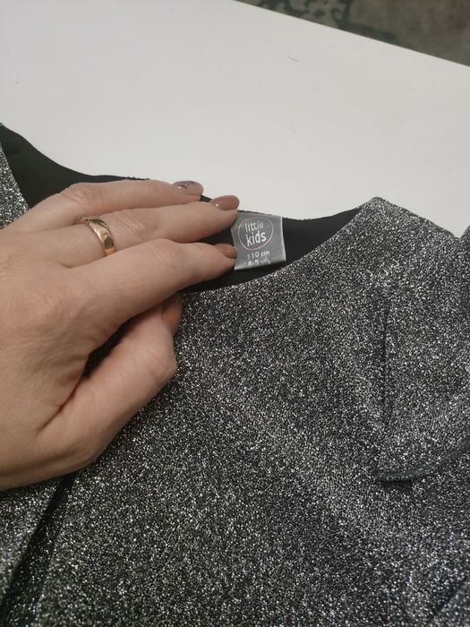 Sukienka brokatowa r 110