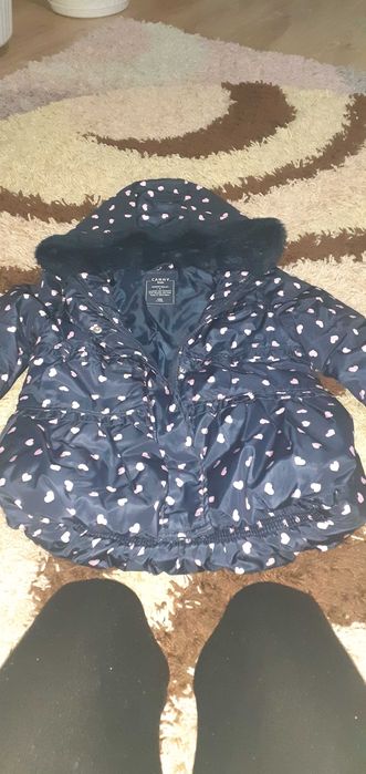 Sprzedam zimową kurtkę dzdziewczęcą w b.dobrym stanie z czapką.