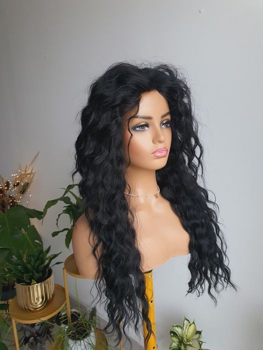 Długa peruka fale loki czarna