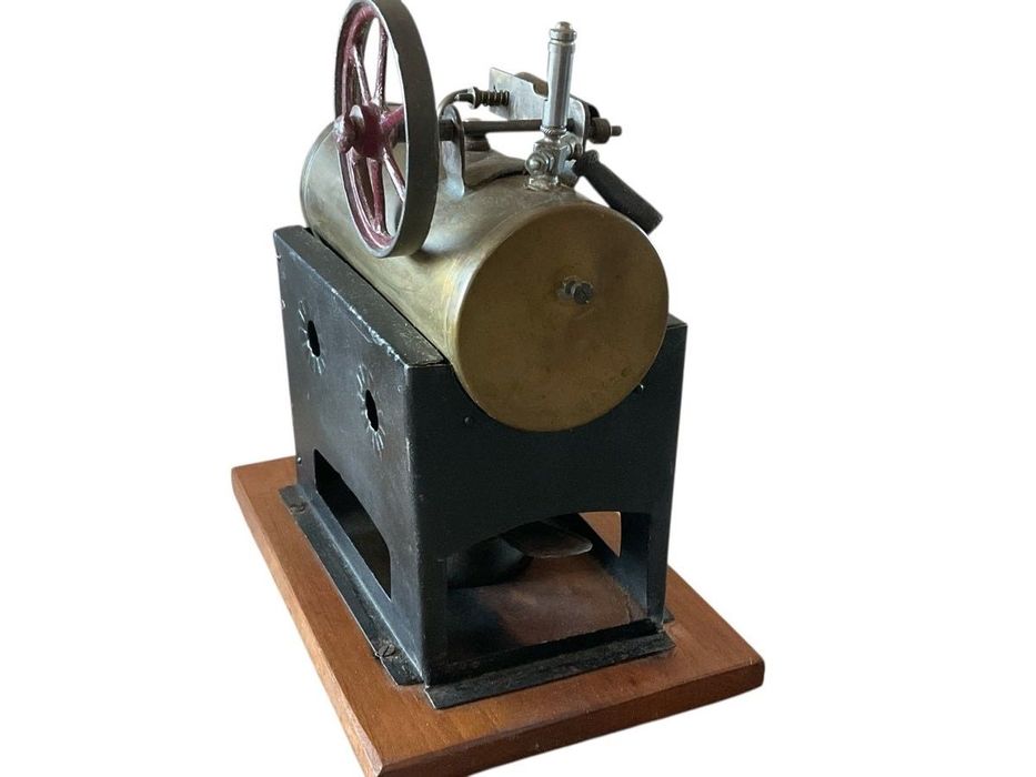 Antiga máquina a vapor , rara !
